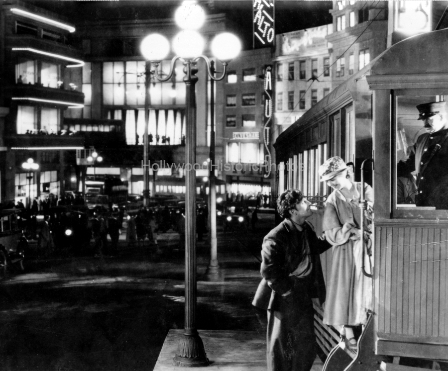 Janet Gaynor 1927 1 George OBrien F.W. Murnau wm.jpg